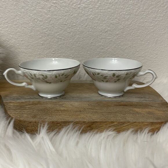 Vintage Sheffield Fine China 2 Tea Cups Classic 501 Pattern - Picture 3 of 8